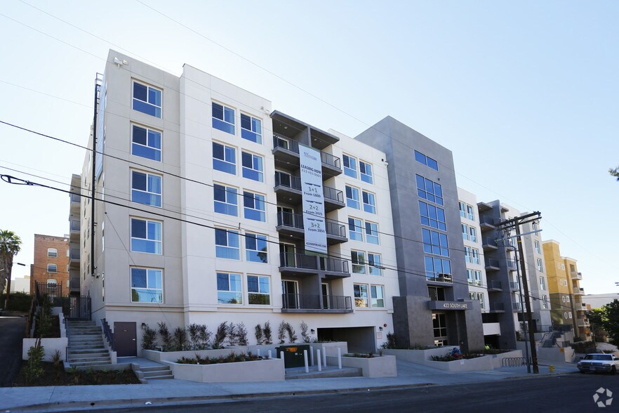 422 S Lake St, Los Angeles, CA à vendre - Photo du bâtiment - Image 2 de 30