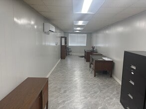 2417 Sparrows Point Rd, Sparrows Point, MD for lease Interior Photo- Image 2 of 4