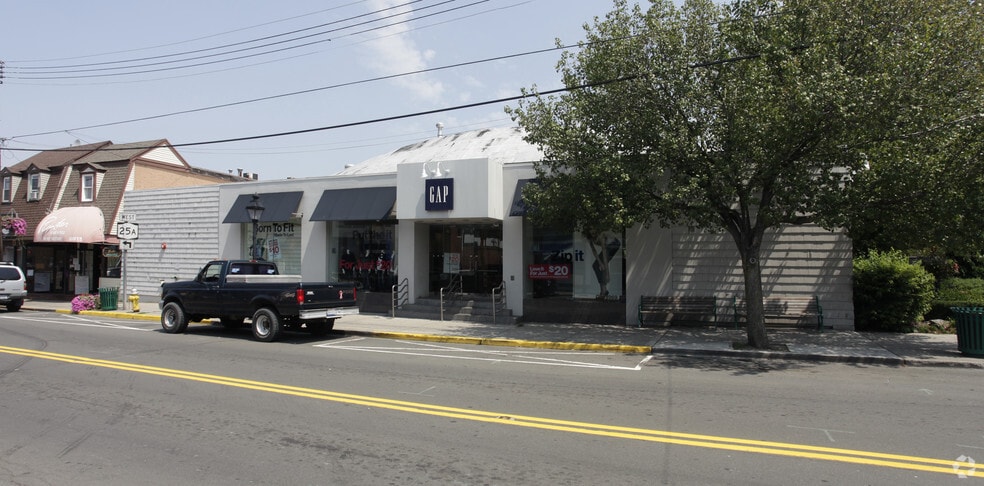 100 Arden Pl, Port Jefferson, NY for lease - Building Photo - Image 2 of 7