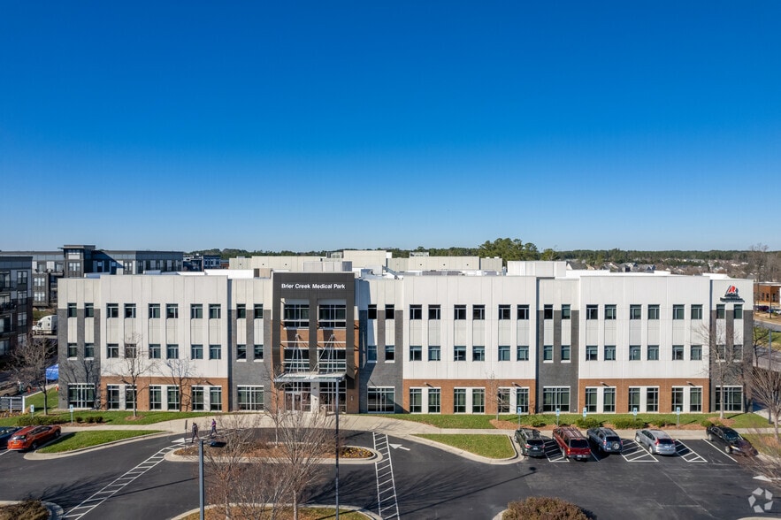 10208 Cerny St, Raleigh, NC à louer - Photo du bâtiment - Image 2 de 4