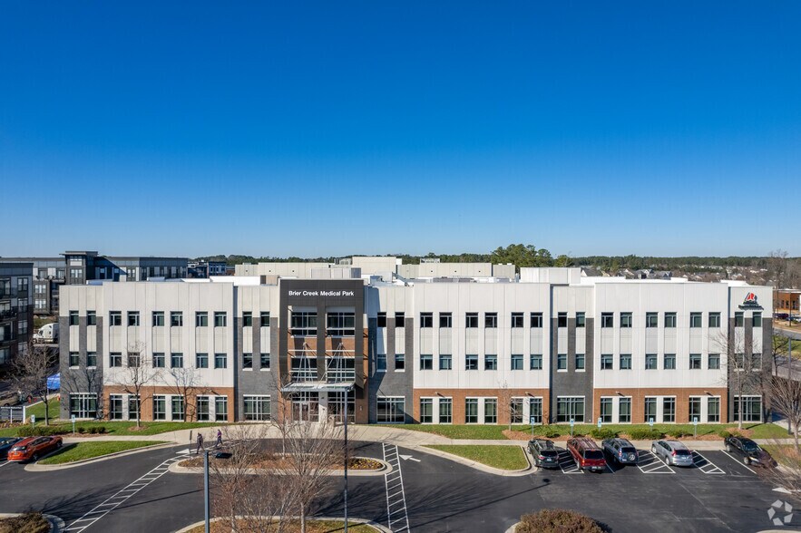 10208 Cerny St, Raleigh, NC à louer - Photo du bâtiment - Image 2 de 4