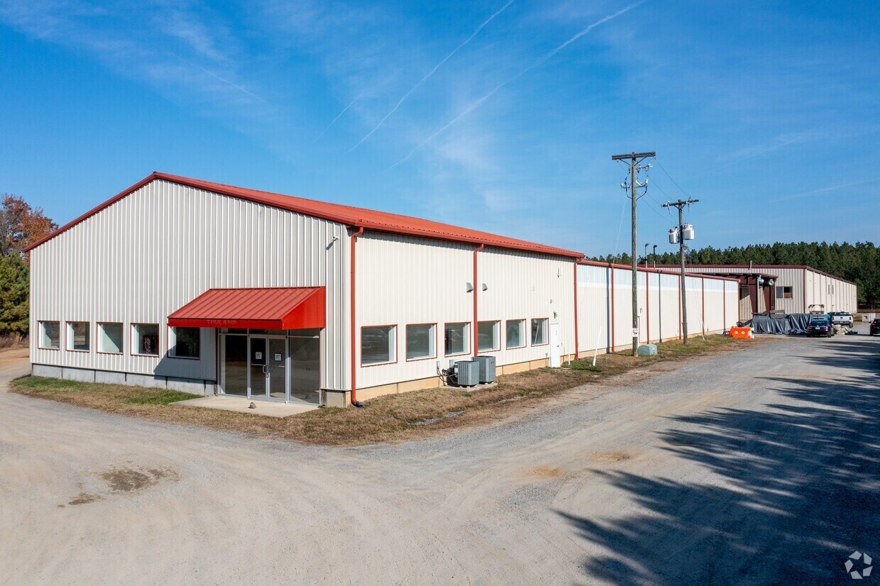 16517 Bull Church Rd, Woodford, VA for lease Interior Photo- Image 1 of 5