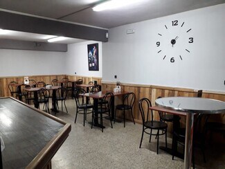 Plus de détails pour Multi-résidentiel à vendre