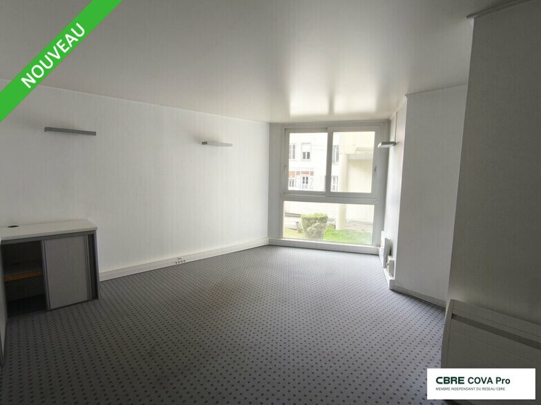 Office in Besançon for lease - Building Photo - Image 2 of 8