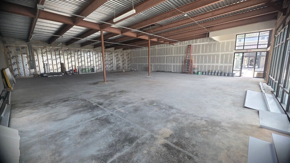 8100 Park Blvd N, Pinellas Park, FL à louer - Photo intérieure - Image 3 de 21