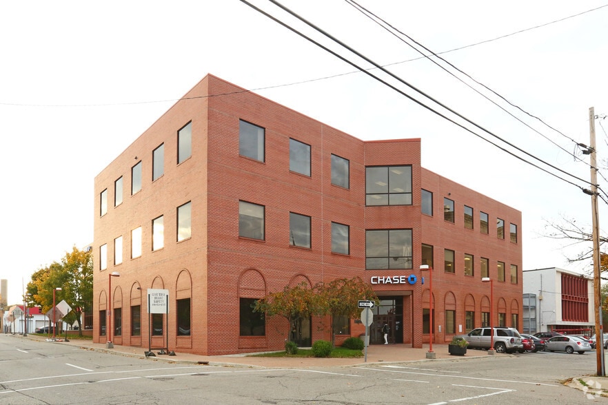 111 E Court St, Flint, MI for lease - Building Photo - Image 2 of 7