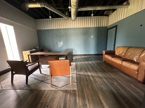 3111 S Travis St, Sherman, TX for lease Interior Photo- Image 2 of 6