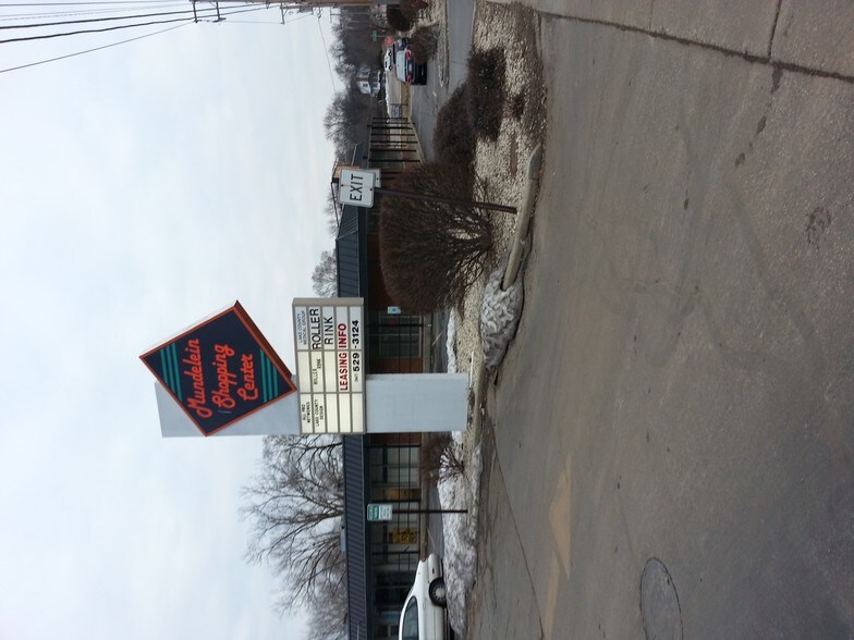 155 N Seymour Ave, Mundelein, IL à louer - Photo du bâtiment - Image 3 de 12