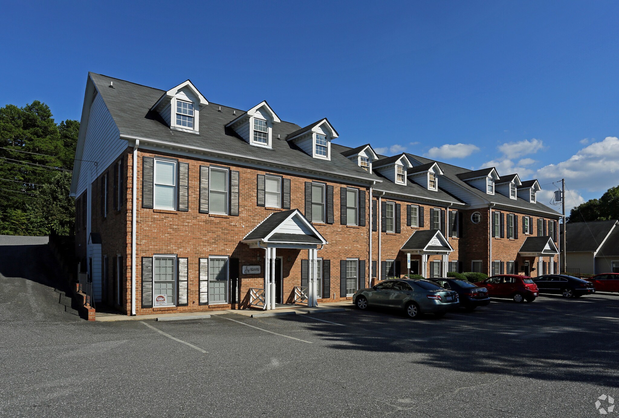 825 Majestic Ct, Gastonia, NC à louer Photo principale- Image 1 de 35