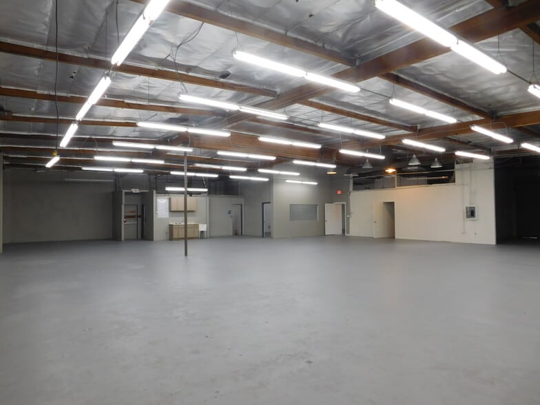 1374 E 16th St, Los Angeles, CA for sale - Building Photo - Image 2 of 26