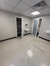 296 Chelmsford St, Chelmsford, MA à louer Photo intérieure- Image 1 de 2