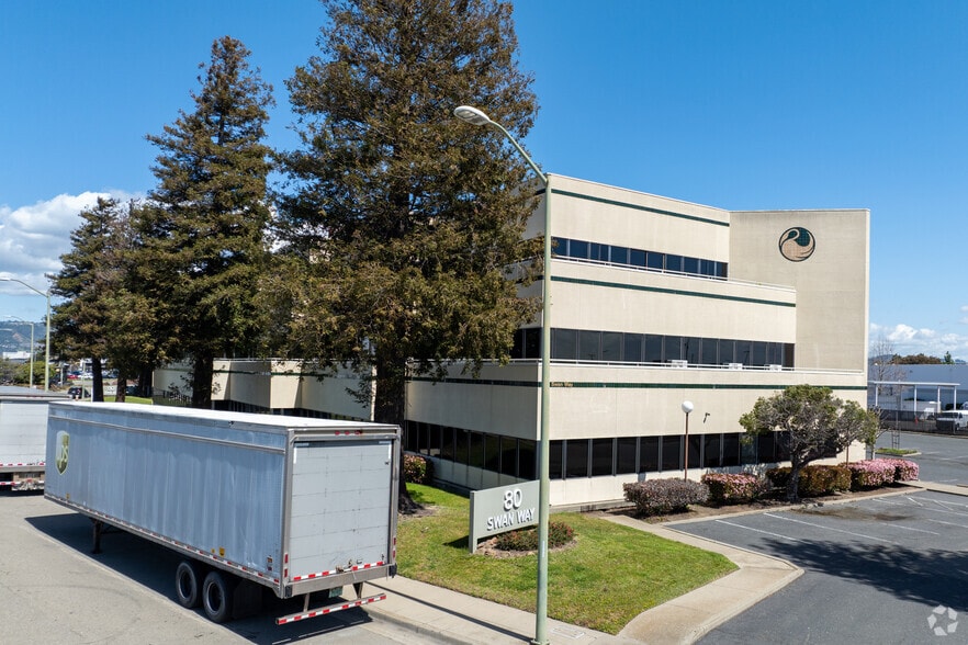 80 Swan Way, Oakland, CA for lease - Building Photo - Image 2 of 5
