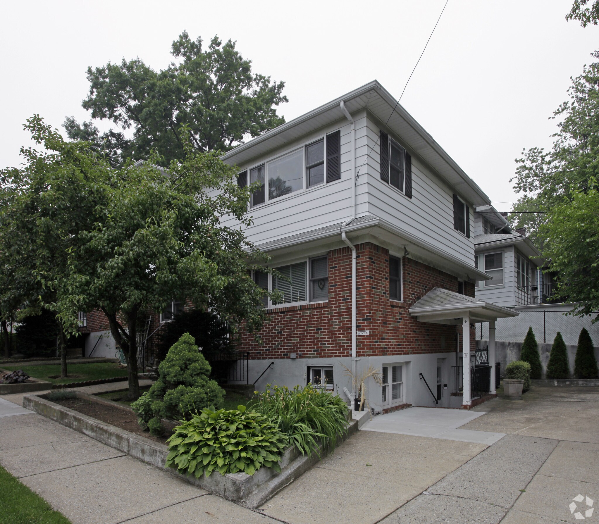 4 University Pl, Staten Island, NY à vendre Photo principale- Image 1 de 1