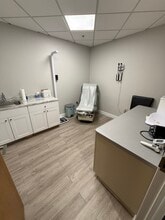 812 Moorefield Park Dr, Richmond, VA for lease Interior Photo- Image 1 of 7