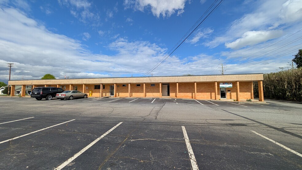 2890 S Lookout St, Claremont, NC à louer - Photo du bâtiment - Image 3 de 10