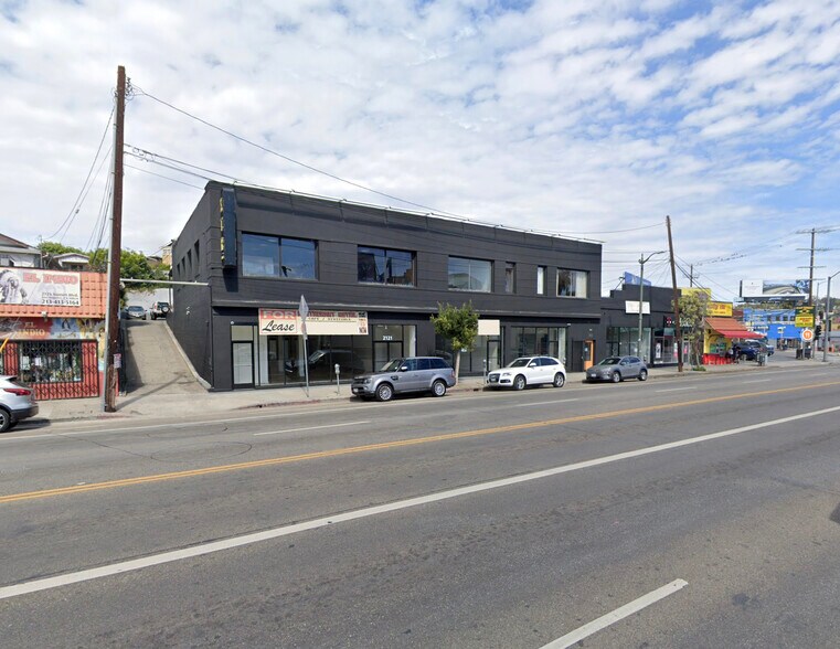2111 W Sunset Blvd, Los Angeles, CA à louer - Photo du bâtiment - Image 2 de 10