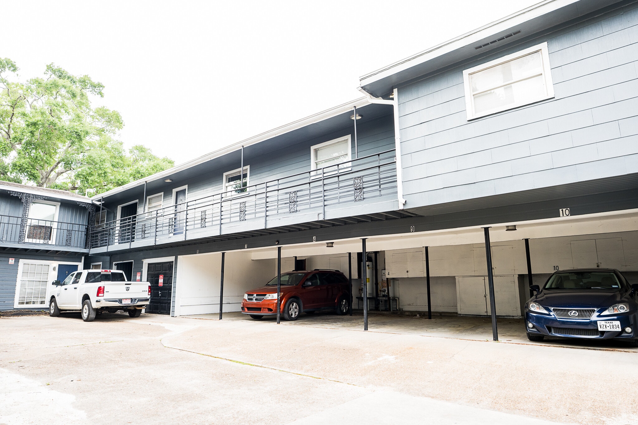 Montrose Multi Family 3.8% interest rate portfolio of 2 properties for sale on LoopNet.ca Building Photo- Image 1 of 7