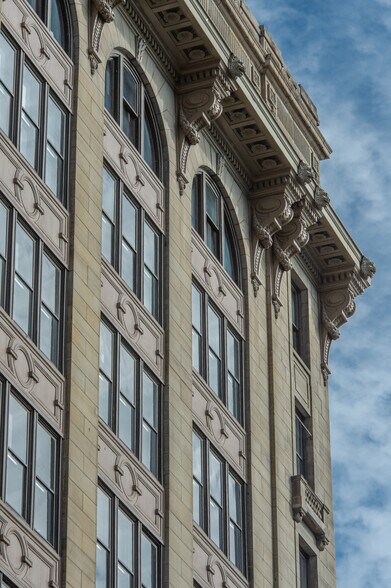 150-152 Rue Notre-Dame E, Montréal, QC à louer - Photo du bâtiment - Image 3 de 6