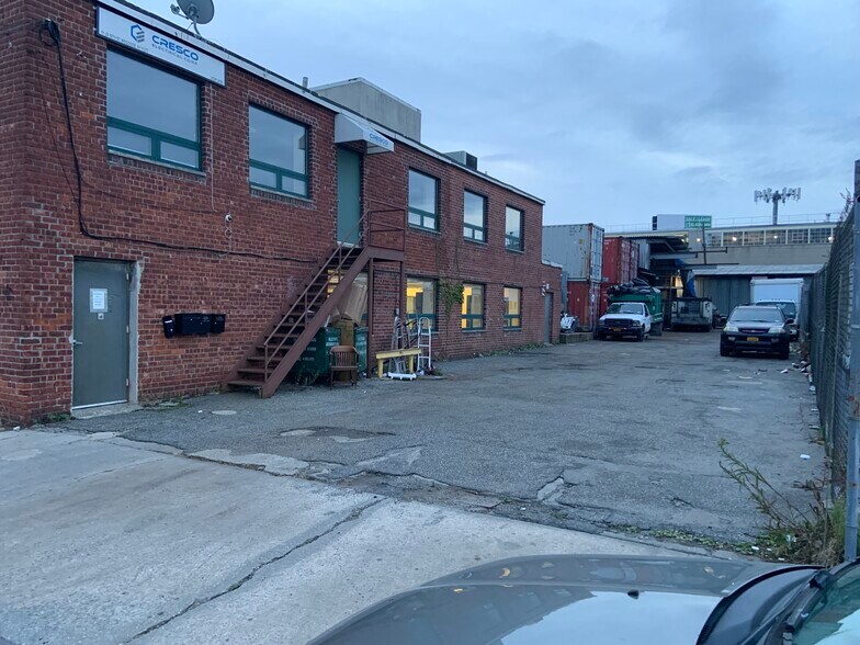 5120 59th St, Woodside, NY à louer - Photo du bâtiment - Image 2 de 3