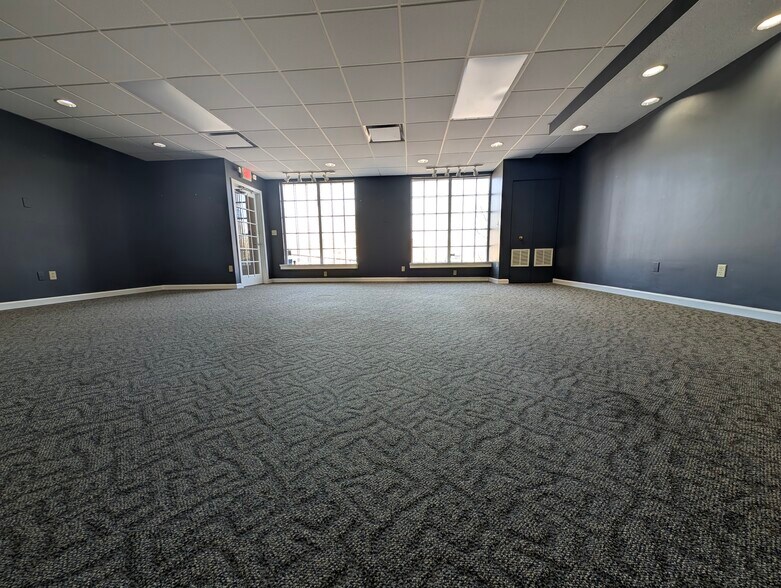 121 Ghent Rd, Fairlawn, OH à louer - Photo du bâtiment - Image 3 de 12
