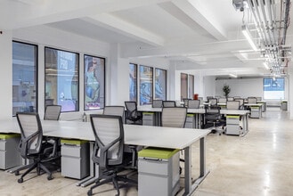 9 Times Sq, New York, NY for lease Interior Photo- Image 1 of 5