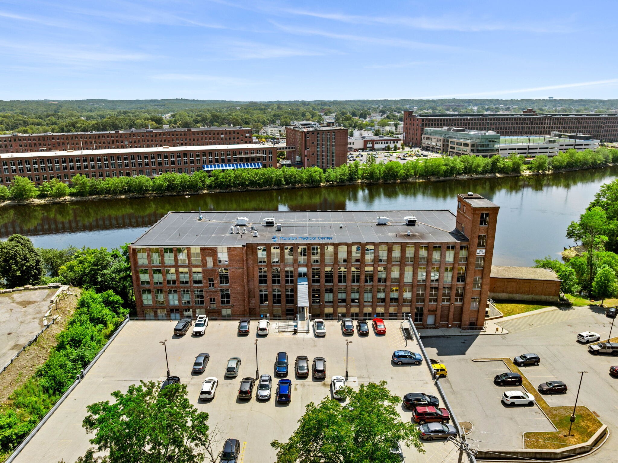 25 Marston St U305 U401 U405 Lawrence MA portefeuille de 3 propriétés à vendre sur LoopNet.ca Photo du bâtiment- Image 1 de 48