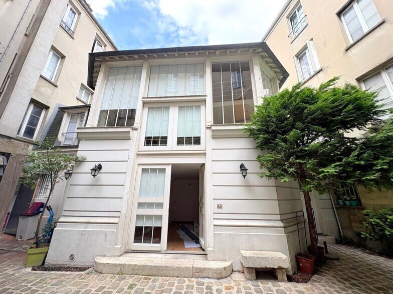 Office in Saint-Germain-en-Laye for lease - Building Photo - Image 1 of 16