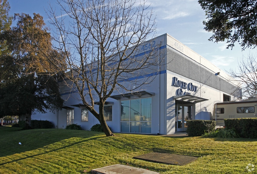 4562 Roseville Rd, North Highlands, CA for lease - Building Photo - Image 3 of 4
