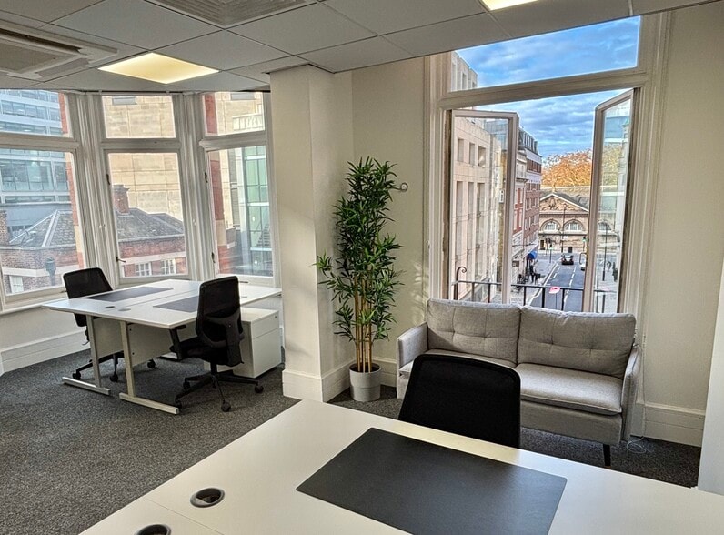 13 Palace St, London for lease - Interior Photo - Image 2 of 16