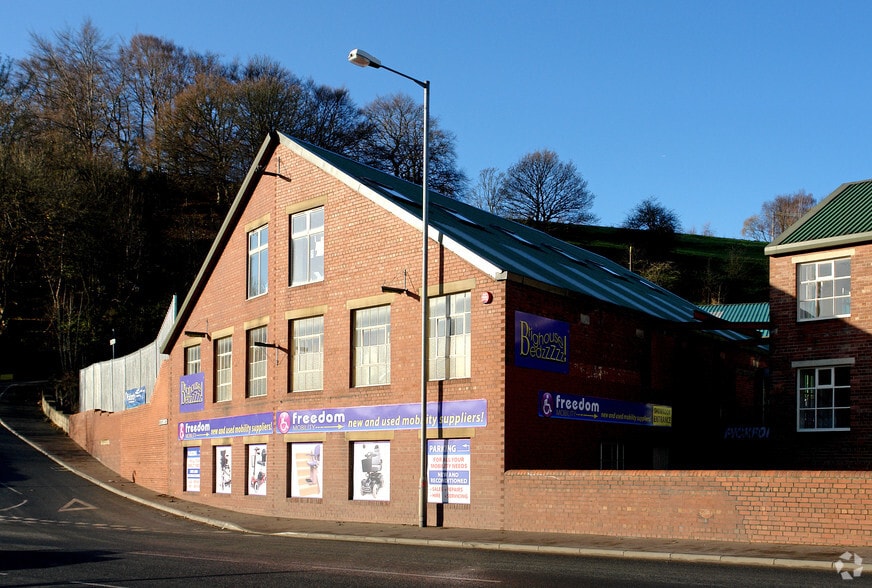 Elland Rd, Brighouse for lease - Primary Photo - Image 1 of 3