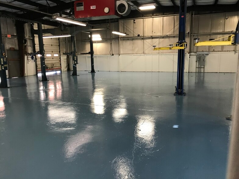 9776 Fairfax Blvd, Fairfax, VA for lease - Interior Photo - Image 2 of 11