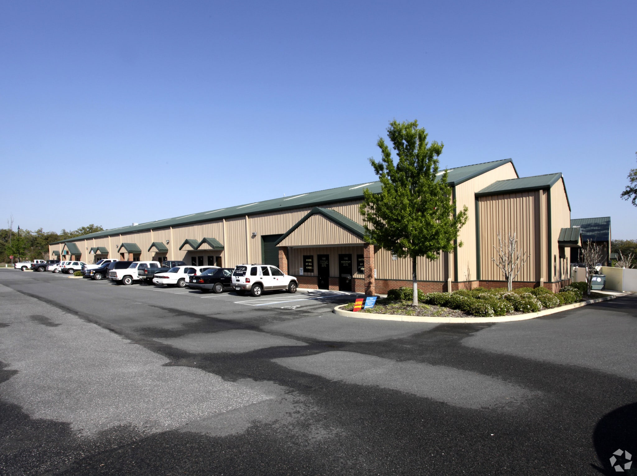 124-146 Park Center St, Leesburg, FL for lease Primary Photo- Image 1 of 22