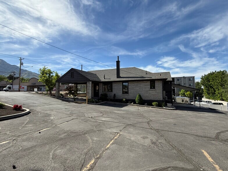 4212 S Highland Dr, Millcreek, UT à vendre - Photo du bâtiment - Image 3 de 7