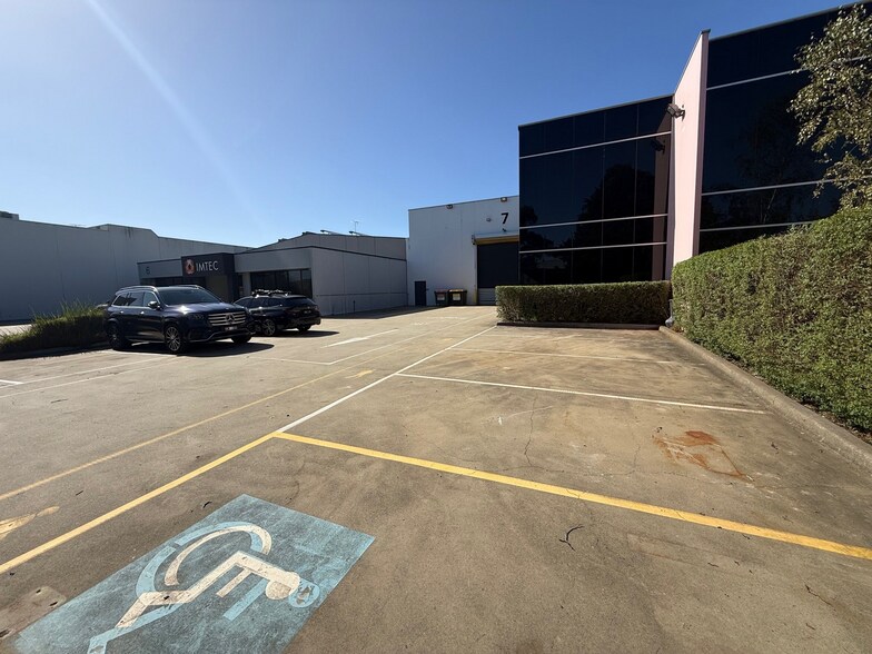 7 Phoenix Ct, Braeside for lease - Building Photo - Image 3 of 8