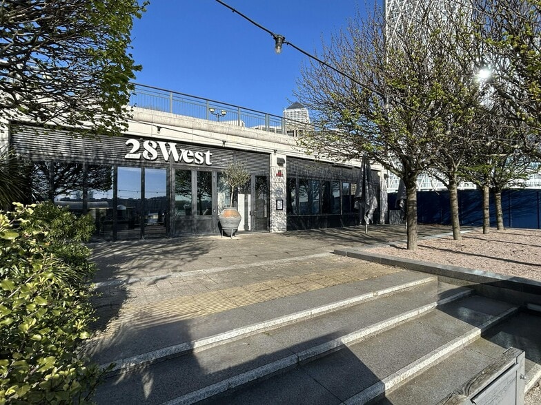 28-30 Westferry Circ, London for lease - Building Photo - Image 2 of 9