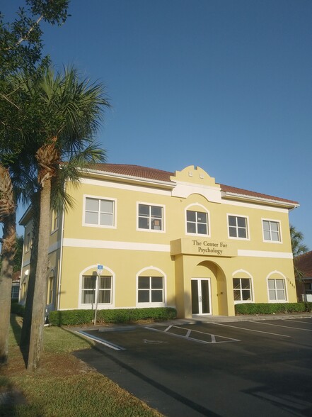 12499 Brantley Commons Ct, Fort Myers, FL à vendre - Photo du b timent - Image 2 de 9