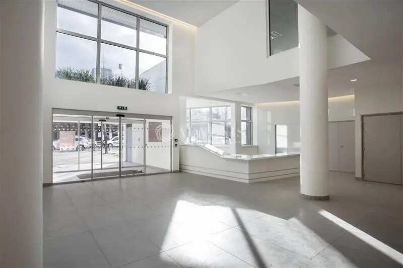 Bureau dans Noisy-le-Grand à louer - Photo du bâtiment - Image 1 de 12