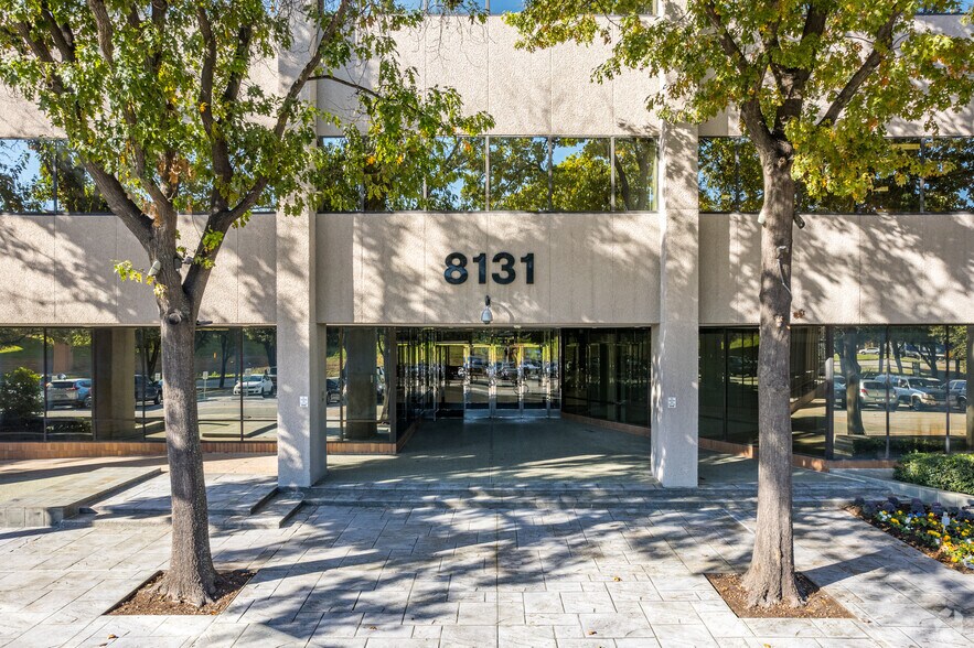 8131 Lyndon B Johnson Fwy, Dallas, TX à louer - Photo du bâtiment - Image 3 de 22
