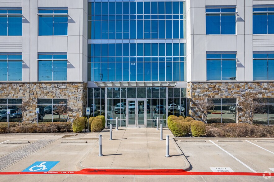 14675 Dallas Pky, Dallas, TX à louer - Photo du bâtiment - Image 3 de 17