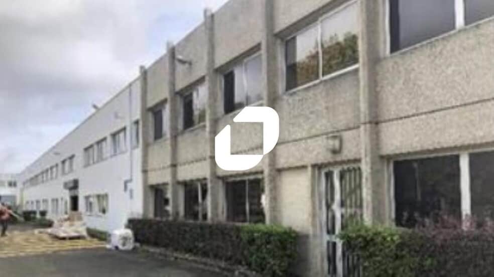 Industrial in Buc for lease - Building Photo - Image 1 of 5