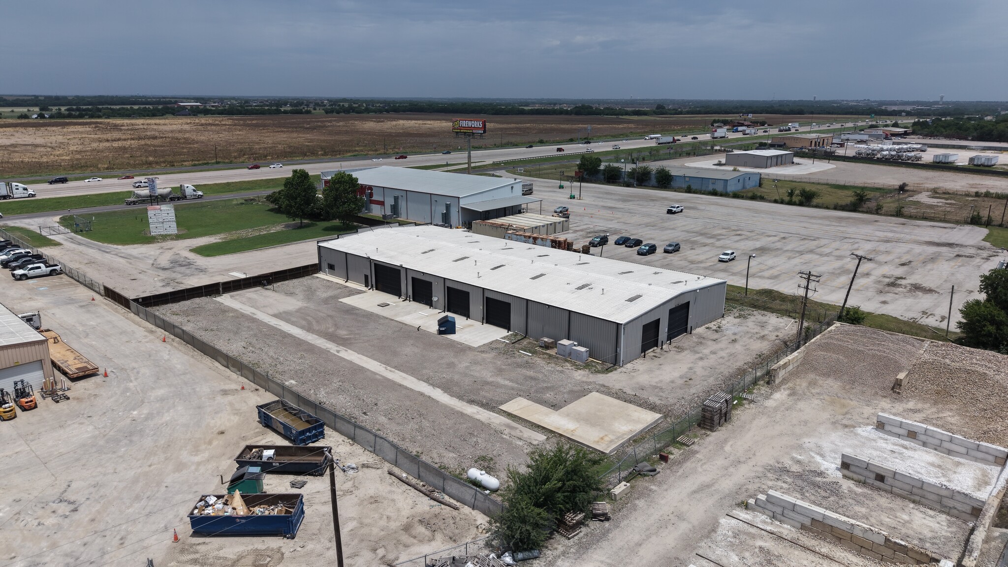 6850 N Interstate 35e E, Waxahachie, TX for lease Primary Photo- Image 1 of 10