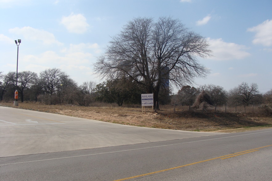 S FM 471, Natalia, TX à vendre - Photo du bâtiment - Image 1 de 1