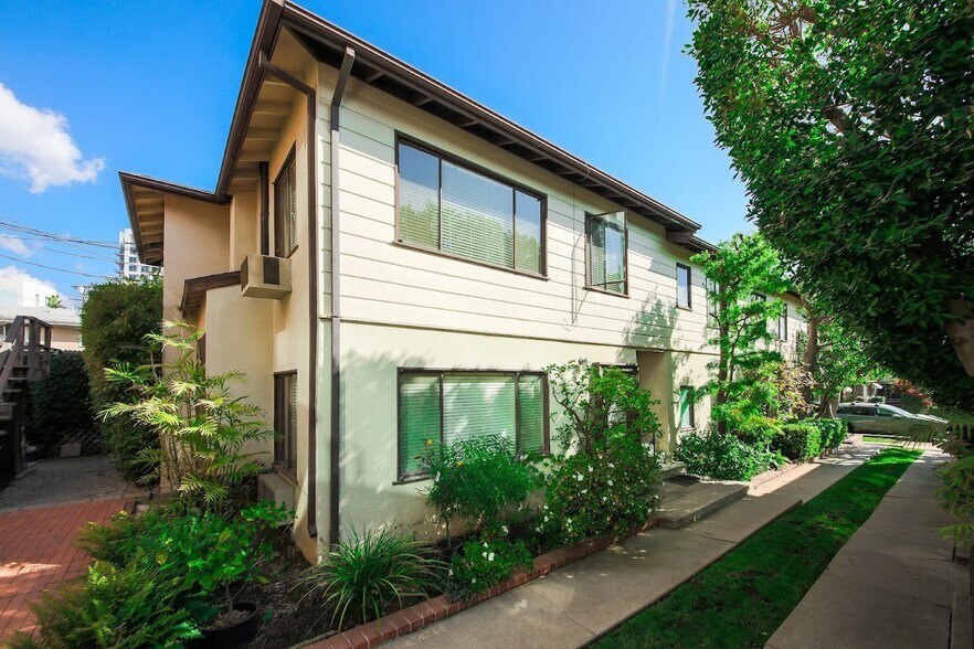 10361 Ashton Ave, Los Angeles, CA à vendre - Photo du bâtiment - Image 2 de 16