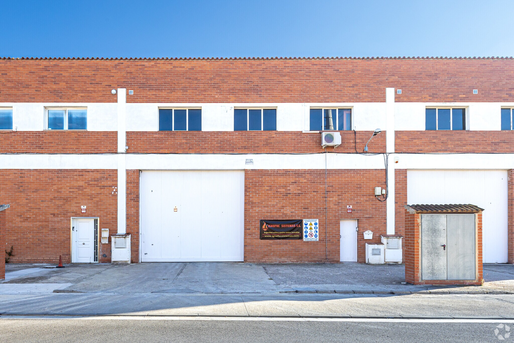 18 Carrer Marie Curie, Sant Esteve Sesrovires, Barcelona à vendre Photo principale- Image 1 de 4
