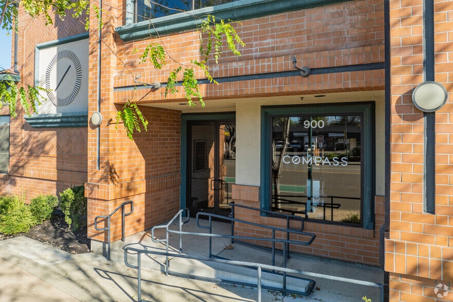 900 Main St, Pleasanton, CA à louer - Photo du bâtiment - Image 3 de 22