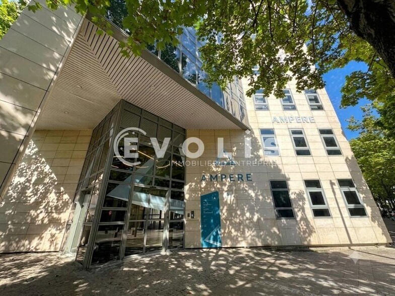 Bureau dans Rueil Malmaison à louer - Photo du bâtiment - Image 2 de 17