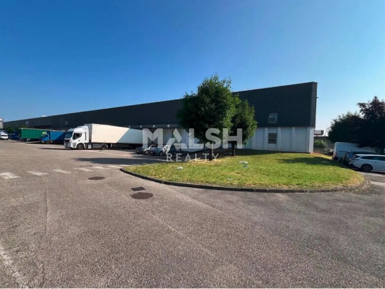 Bureau dans Vénissieux à louer - Photo du bâtiment - Image 1 de 5