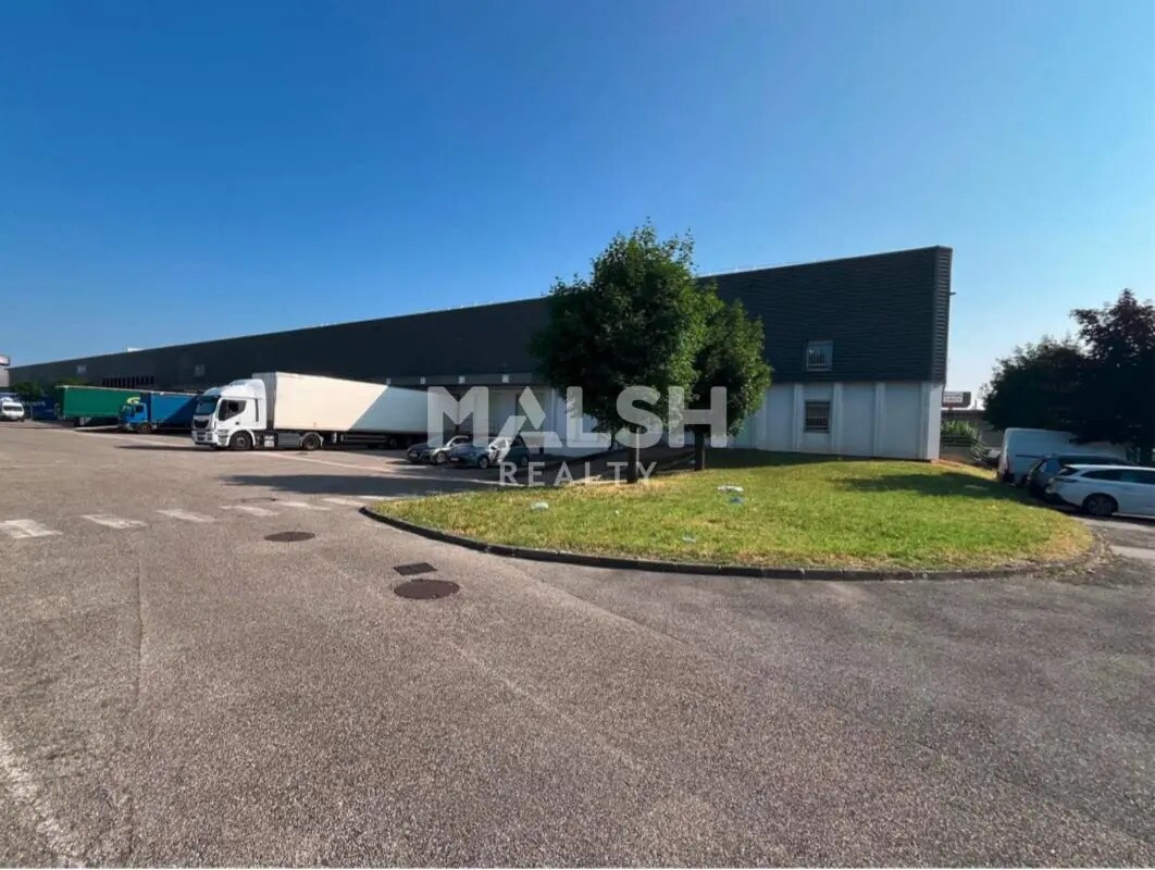 Flex in Vénissieux for lease Primary Photo- Image 1 of 3