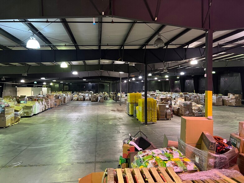 9501 Airport Dr, Fort Wayne, IN à louer - Photo du bâtiment - Image 3 de 4