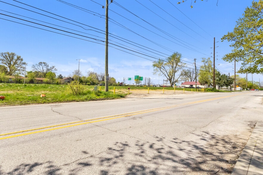 5814 Washington St, Indianapolis, IN for sale - Building Photo - Image 2 of 12